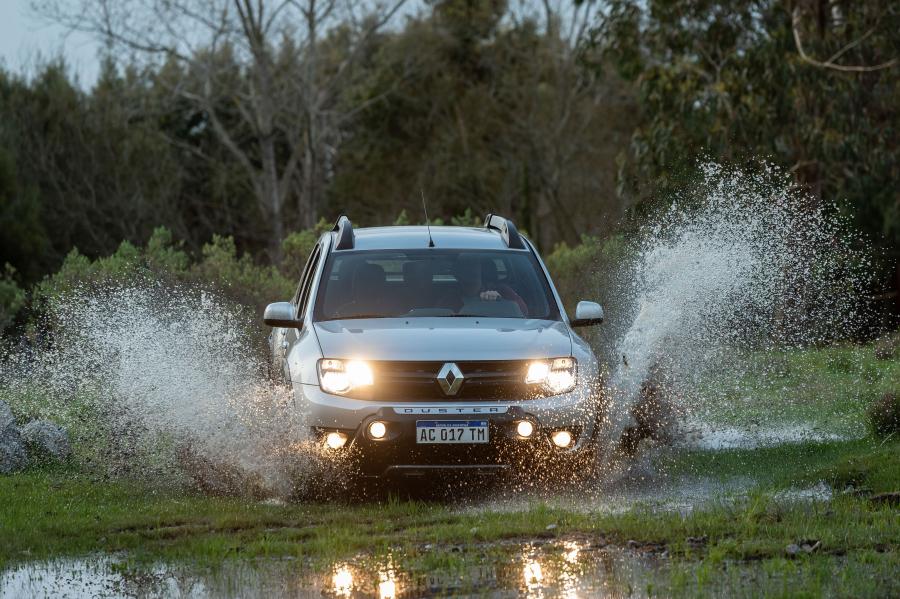  Renault Duster Oroch Dynamique 2.0 4x4 2018 года  (фото 35 из 40)
